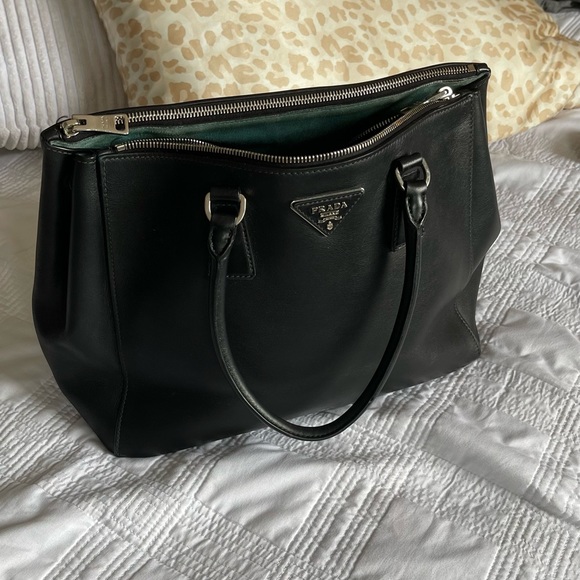 Sold  -  Vintage Prada purse with 2 zipper compartments - Picture 2 of 16